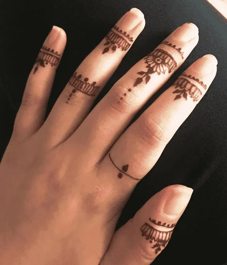 Finger Mehndi Design