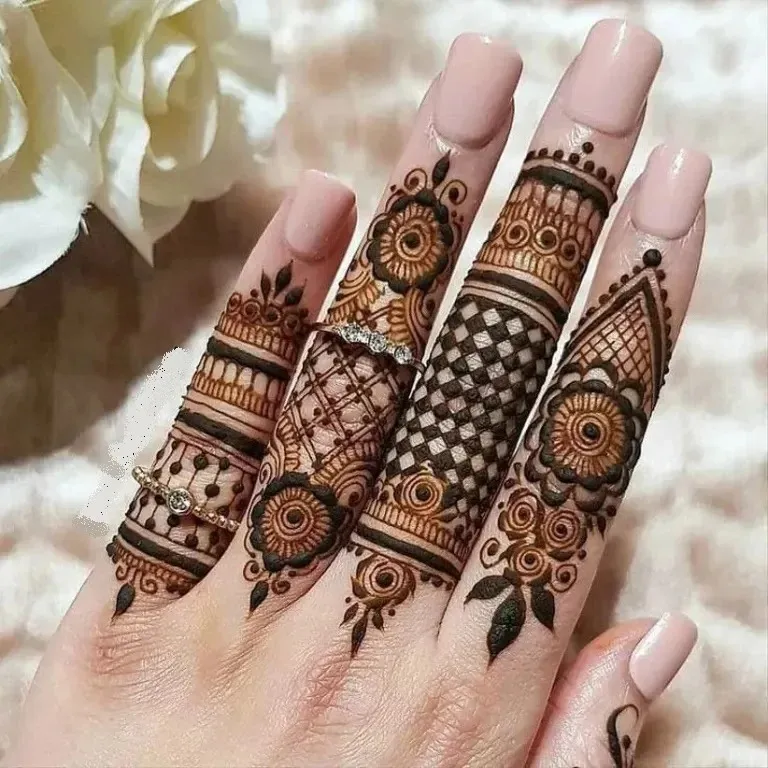 Finger Mehndi Design
