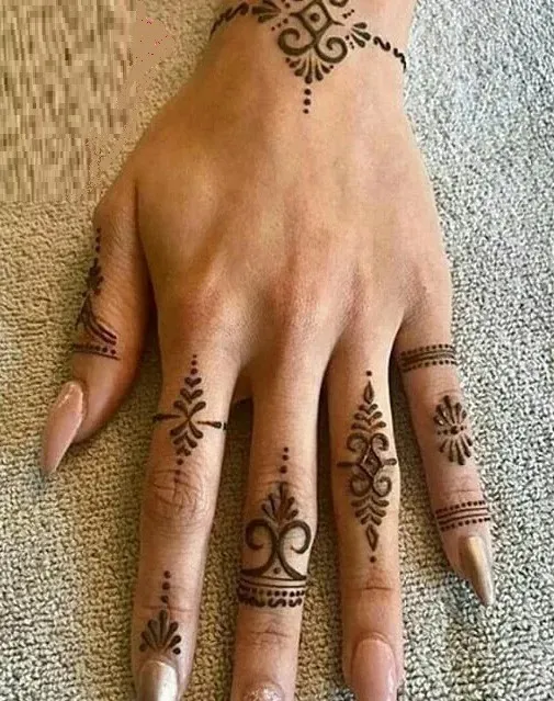 Finger Mehndi Design
