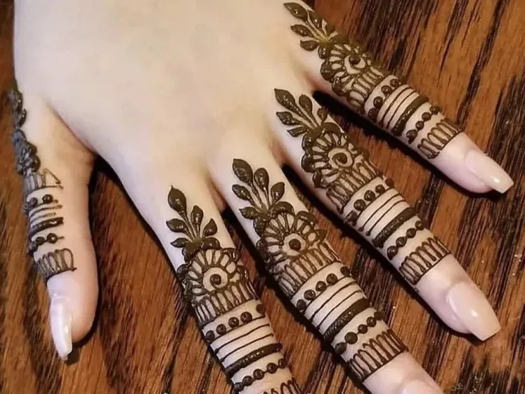 Finger Mehndi Design