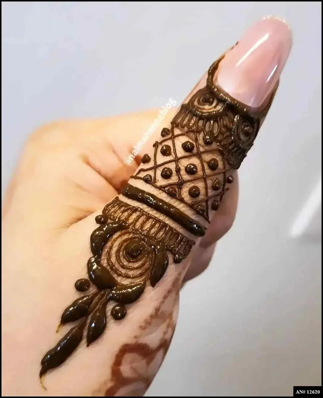 Finger Mehndi Design