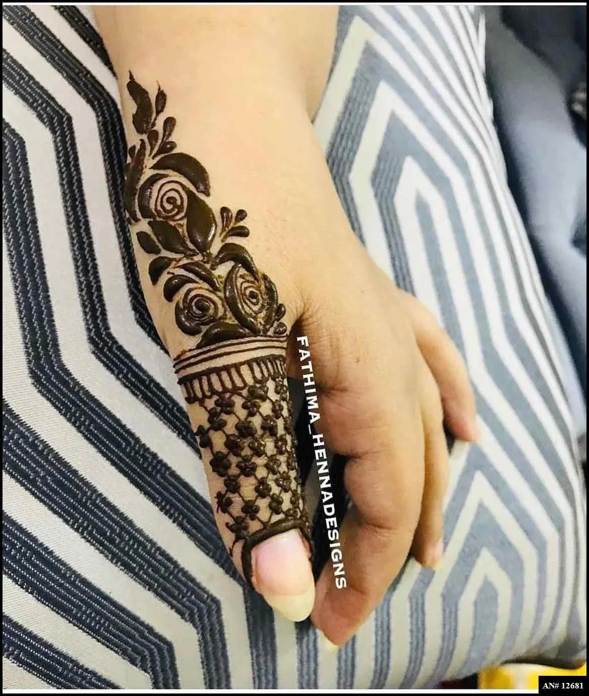 Finger Mehndi Design