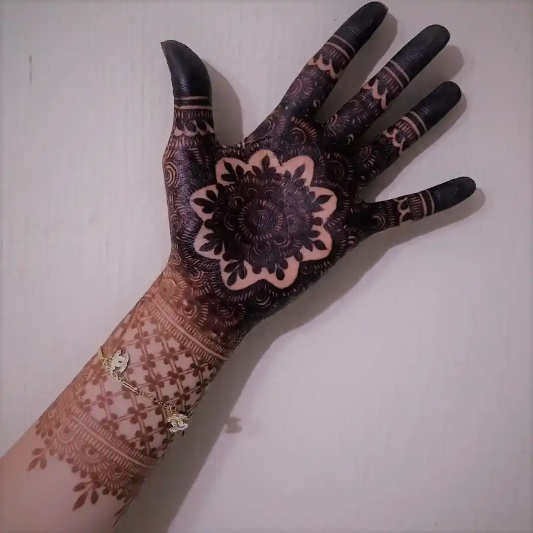 Round Mehndi Design