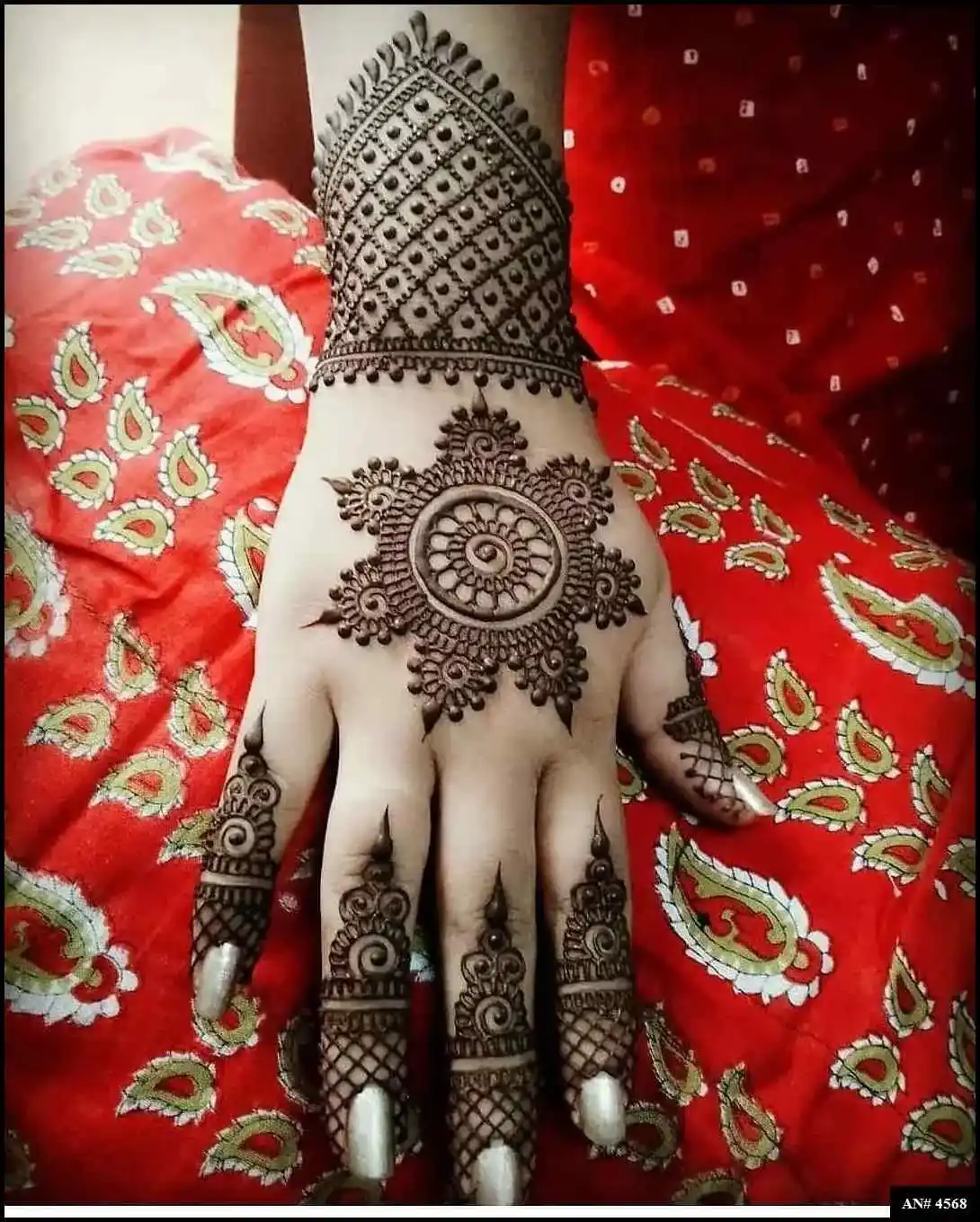 Round Mehndi Design