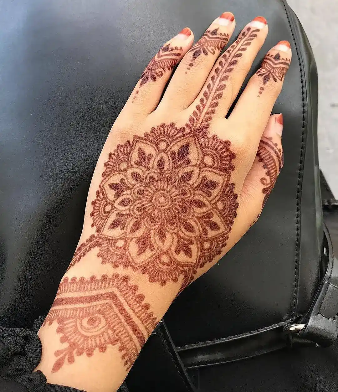 Round Mehndi Design