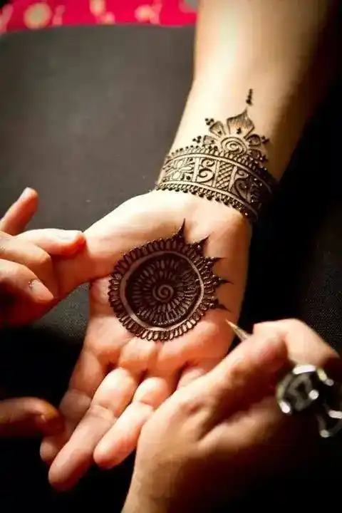 Round Mehndi Design