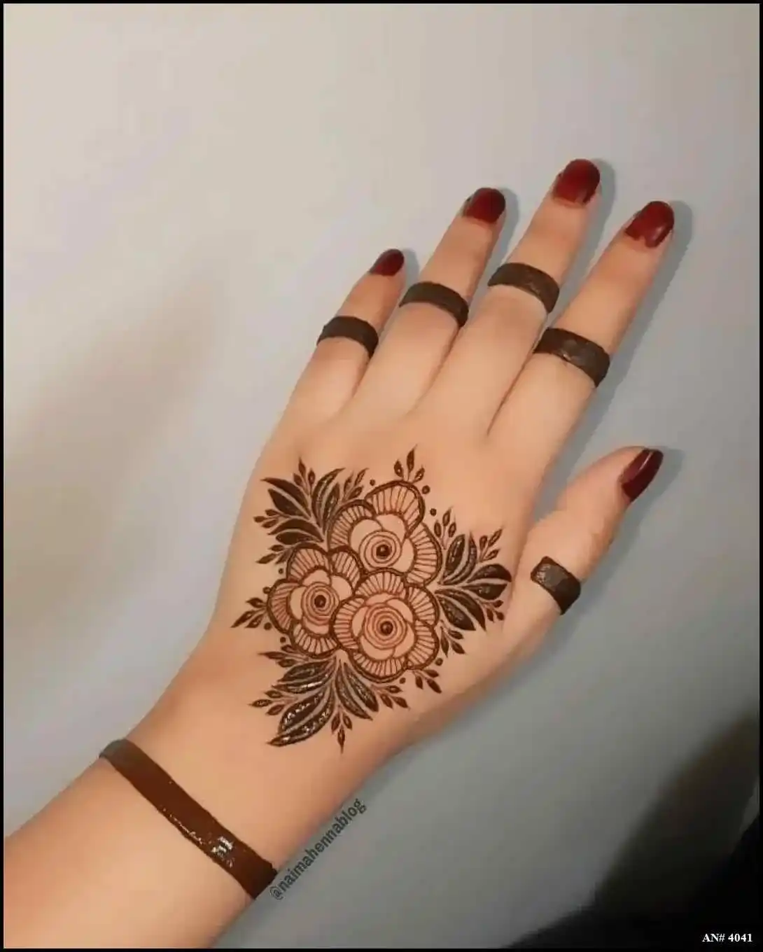 Round Mehndi Design