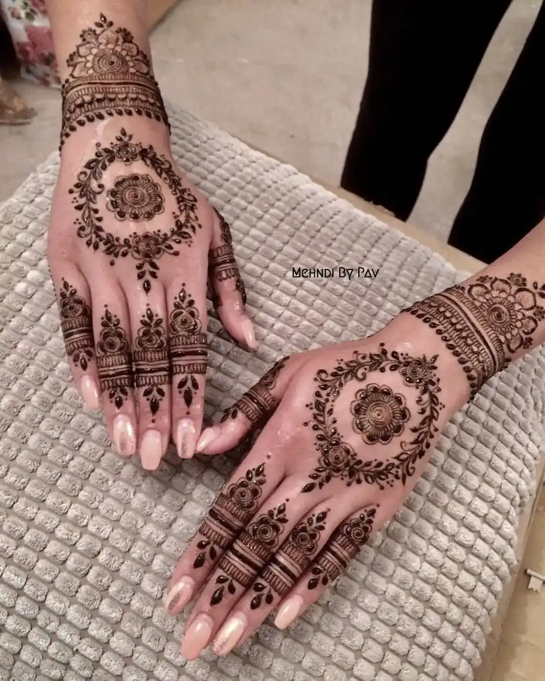 Round Mehndi Design