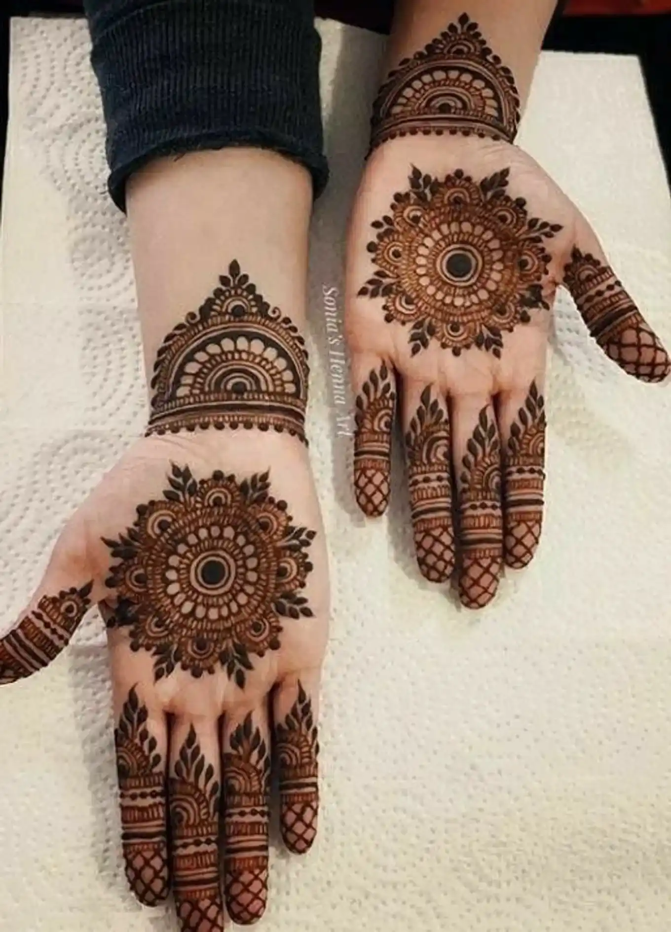 Round Mehndi Design