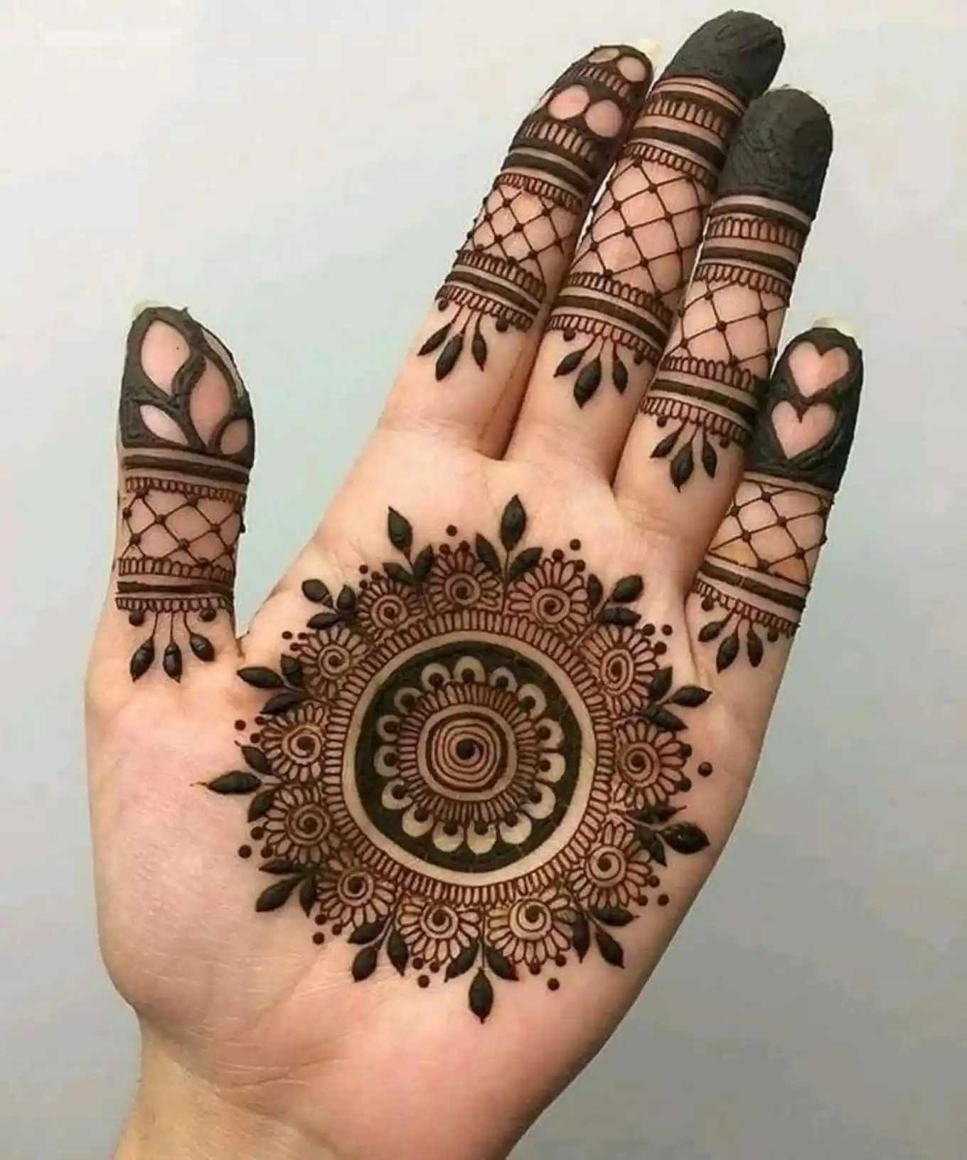 Round Mehndi Design