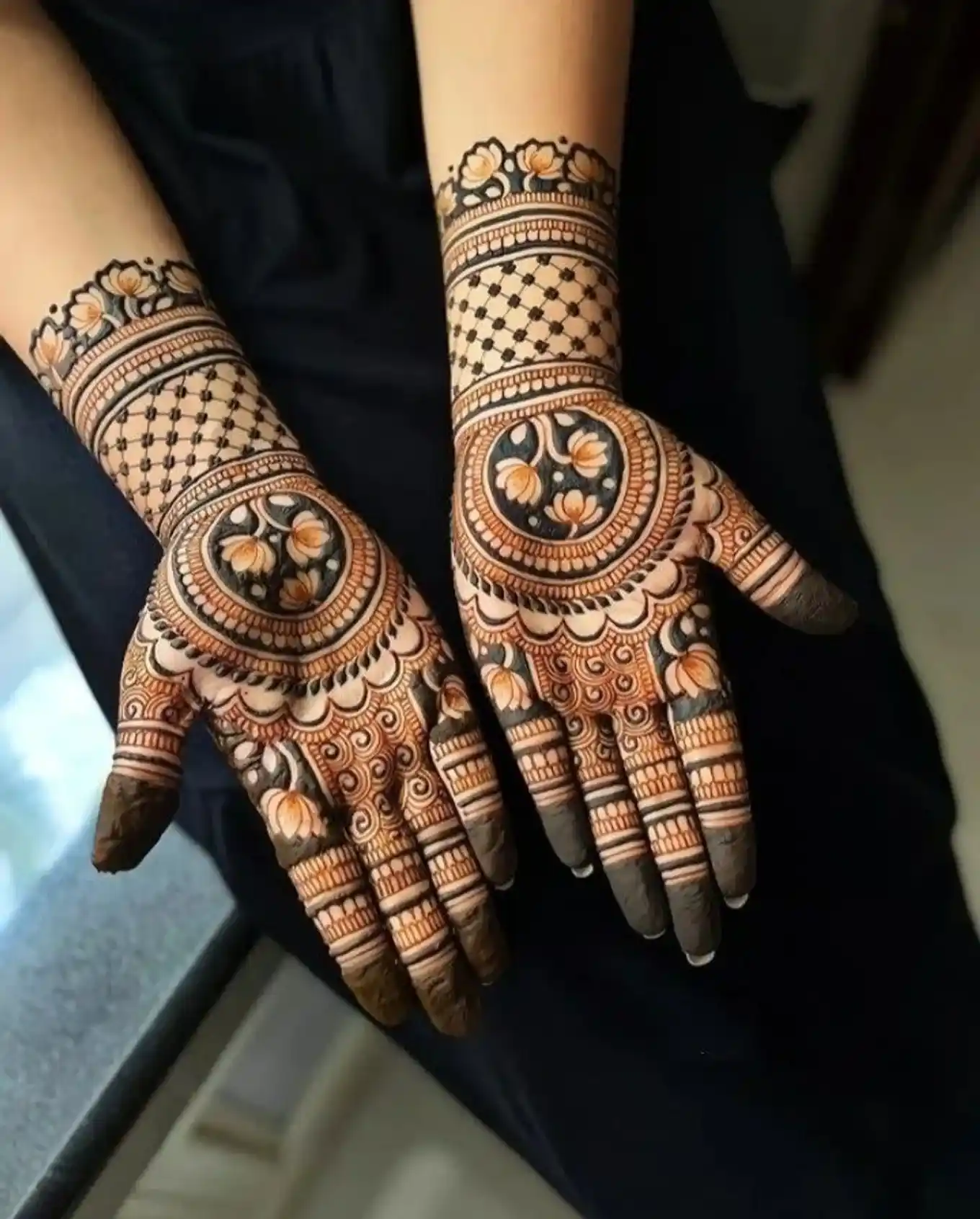 Round Mehndi Design