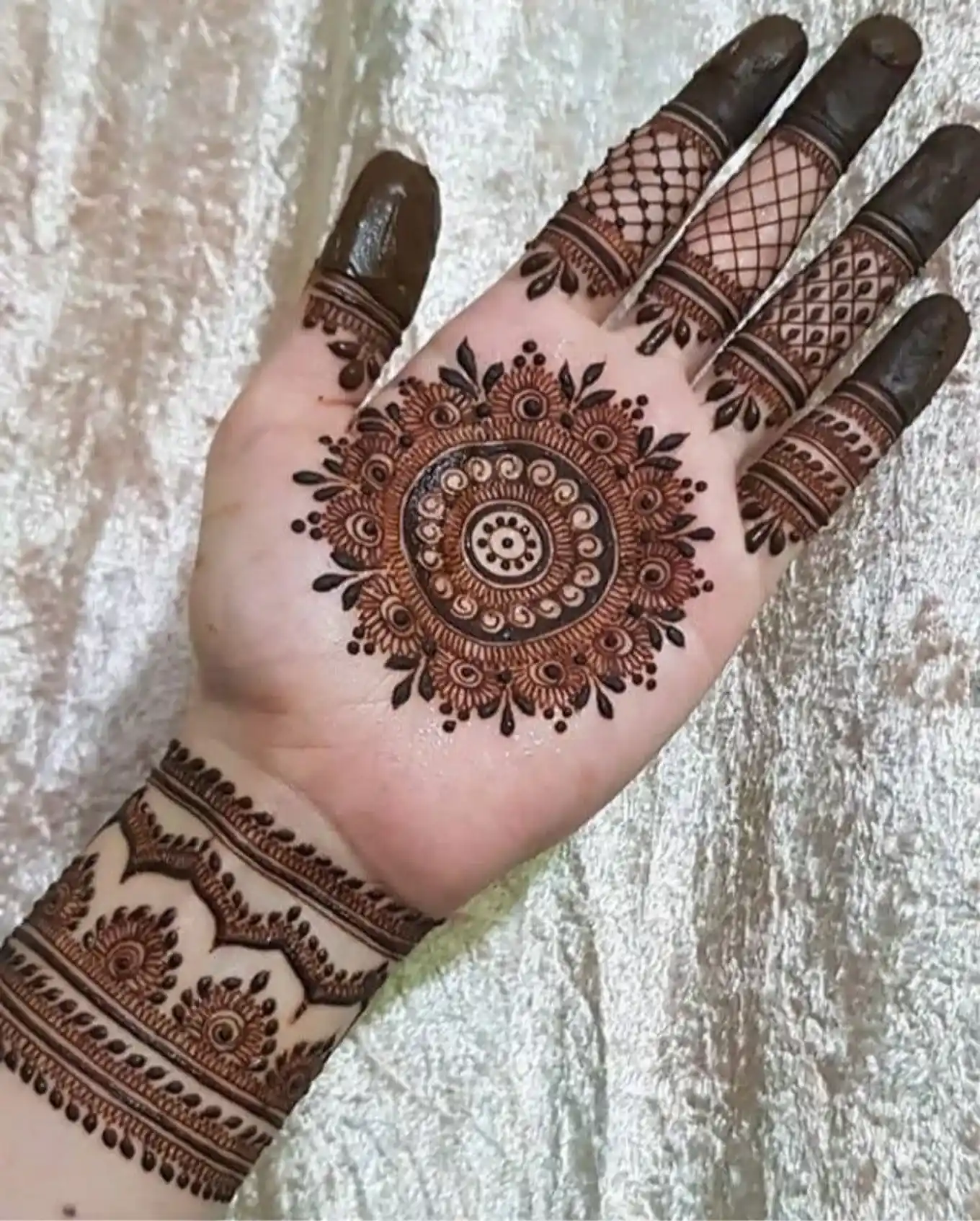 Round Mehndi Design