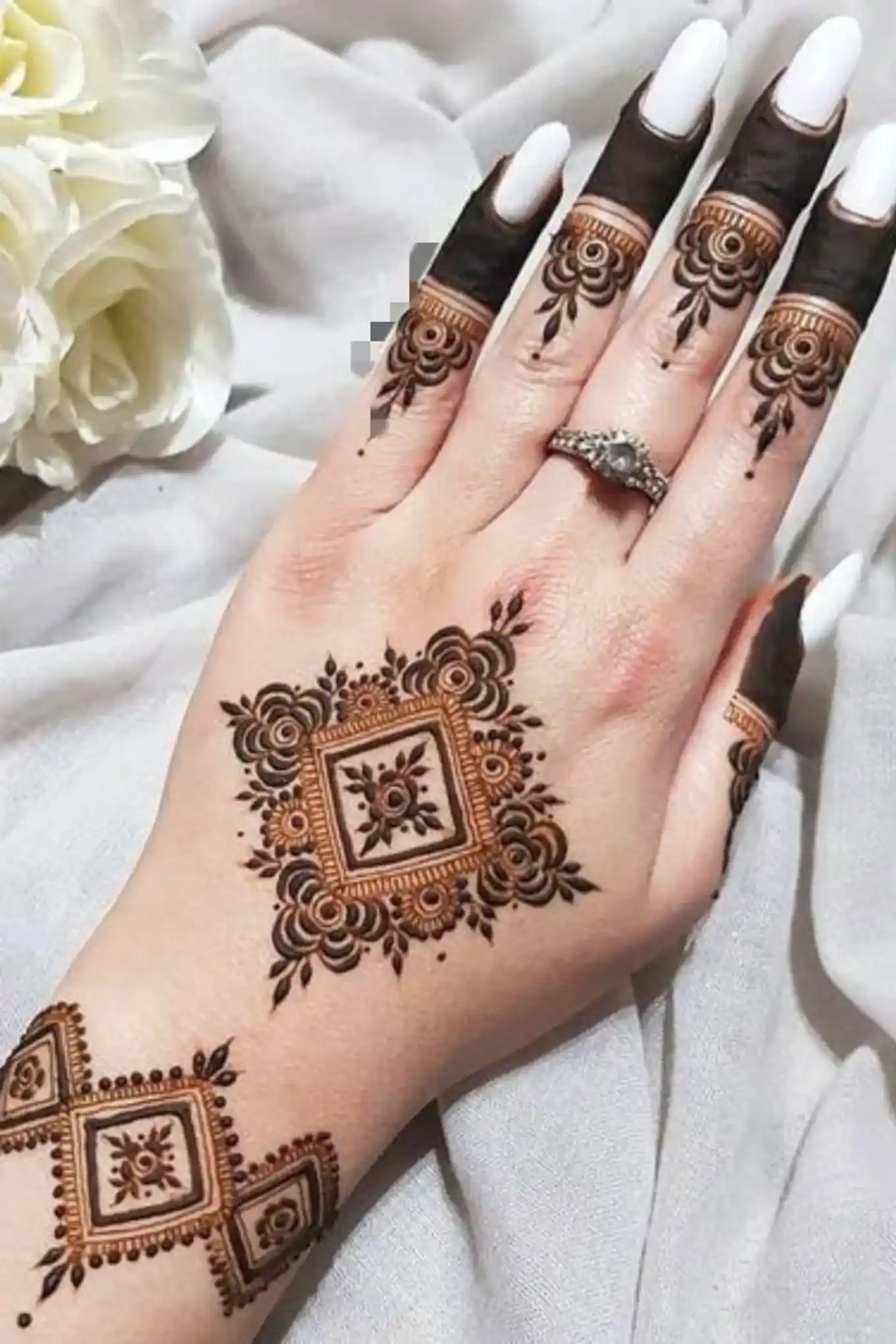Round Mehndi Design
