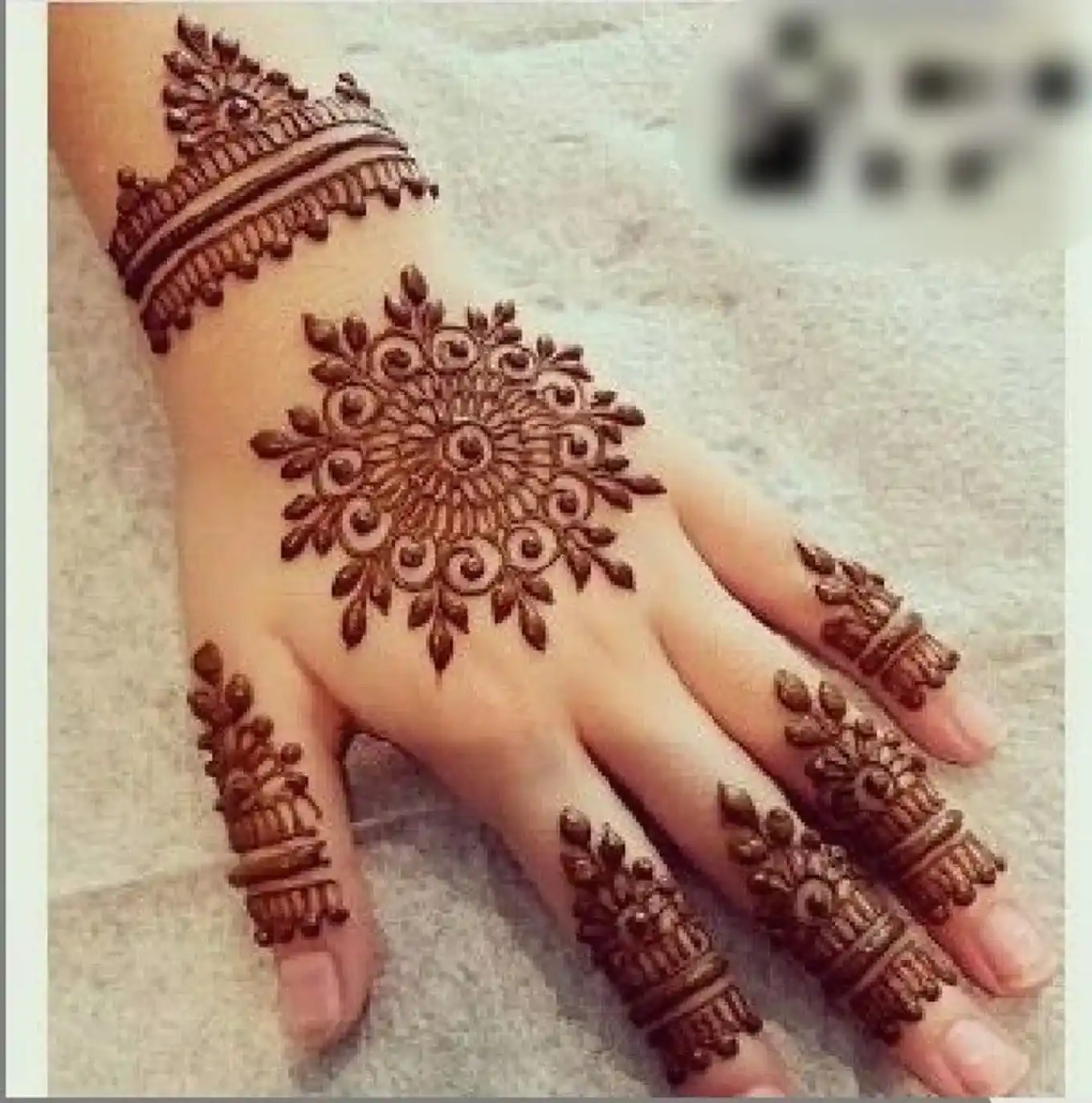 Round Mehndi Design