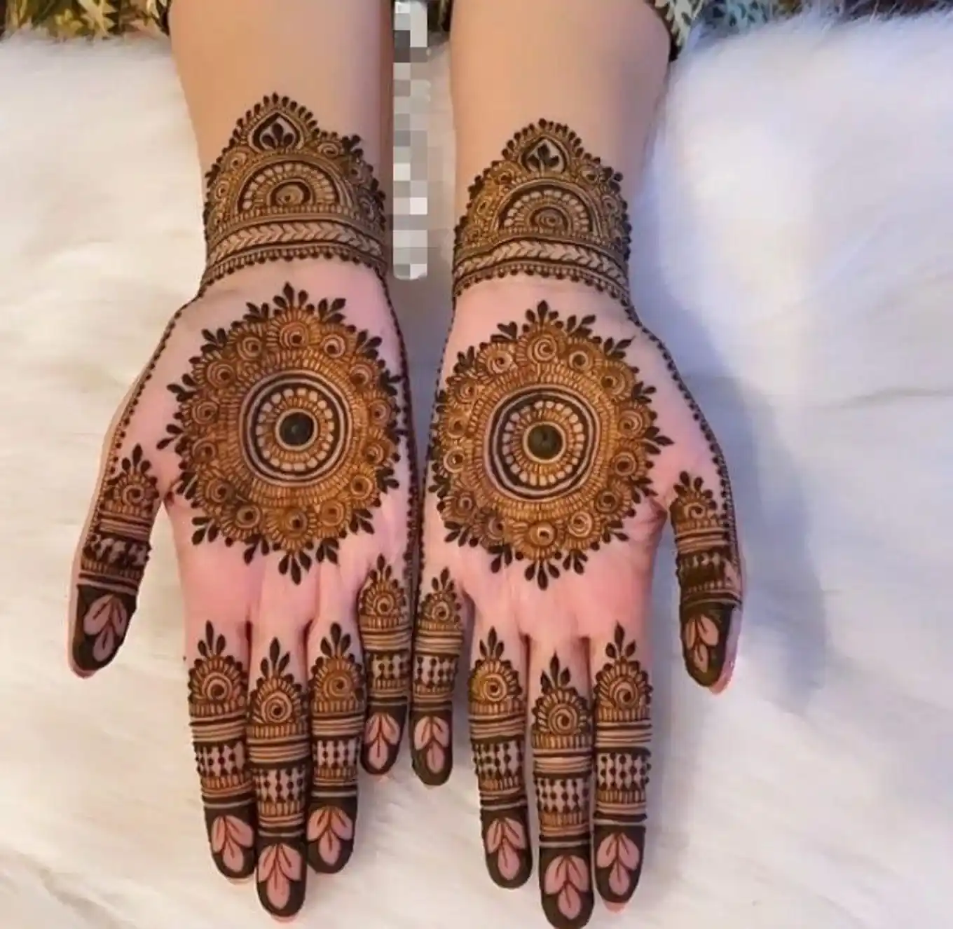 Round Mehndi Design