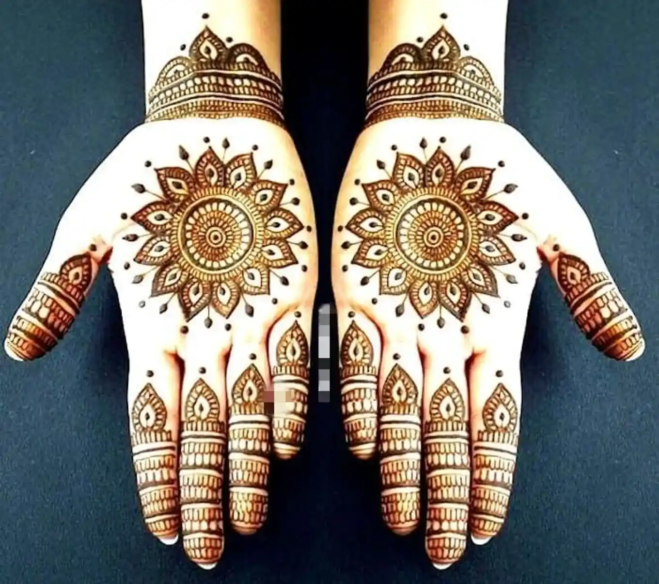 Round Mehndi Design