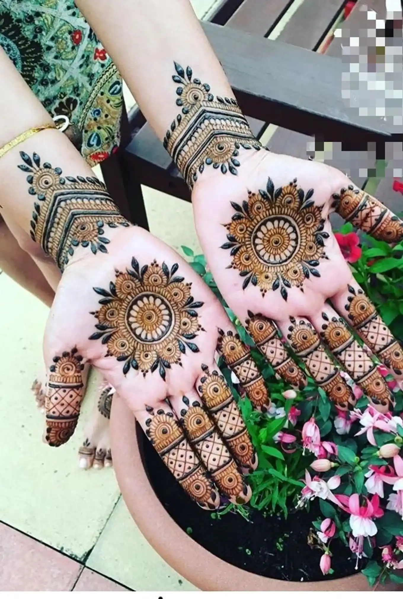 Round Mehndi Design