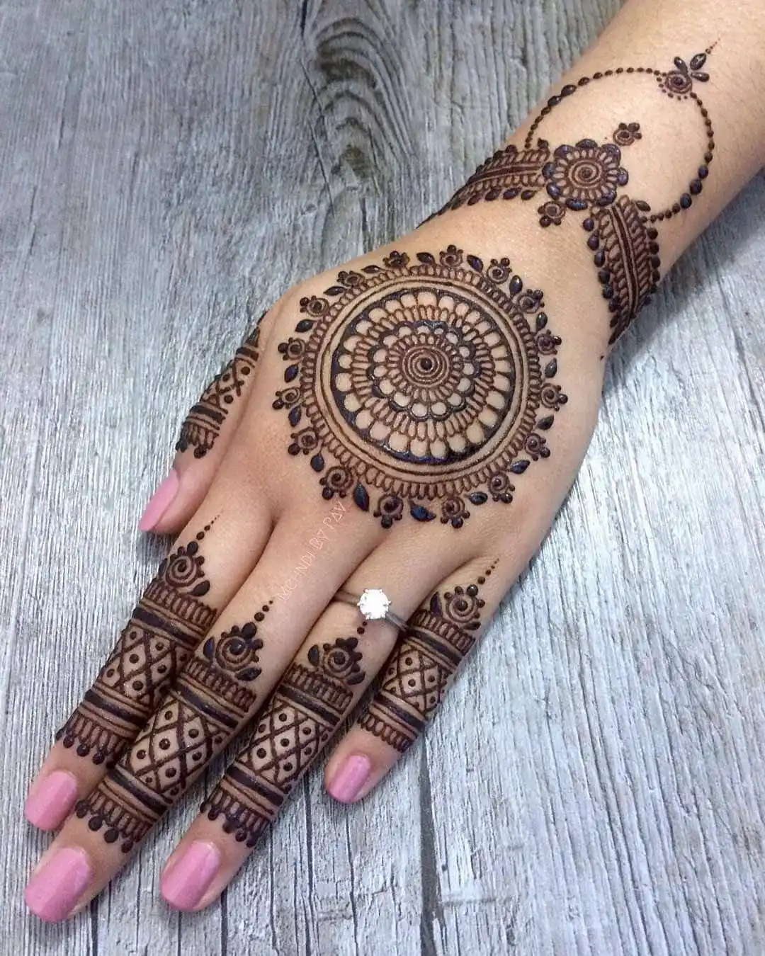 Round Mehndi Design