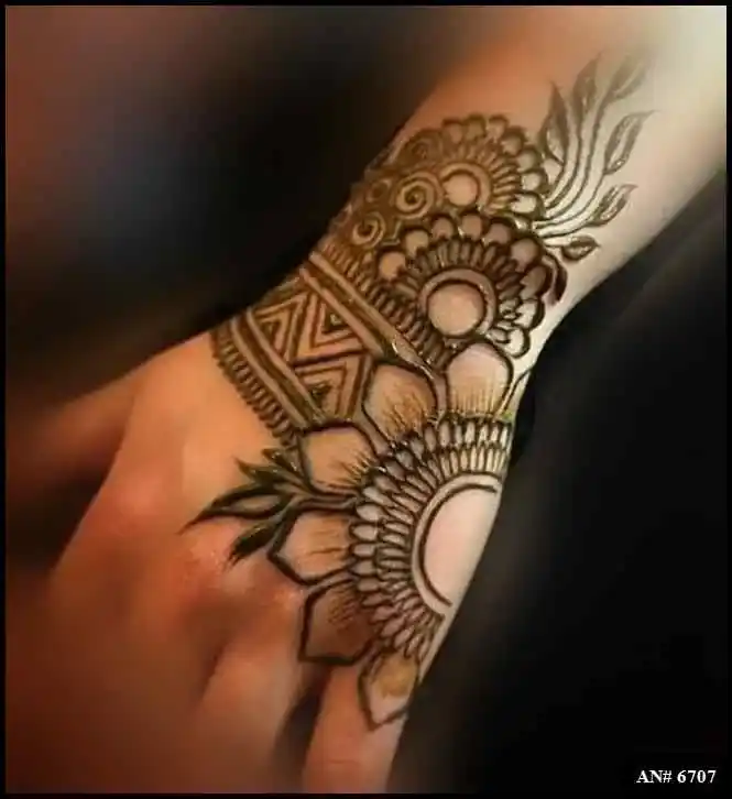Simple Mehndi Designs For Girls