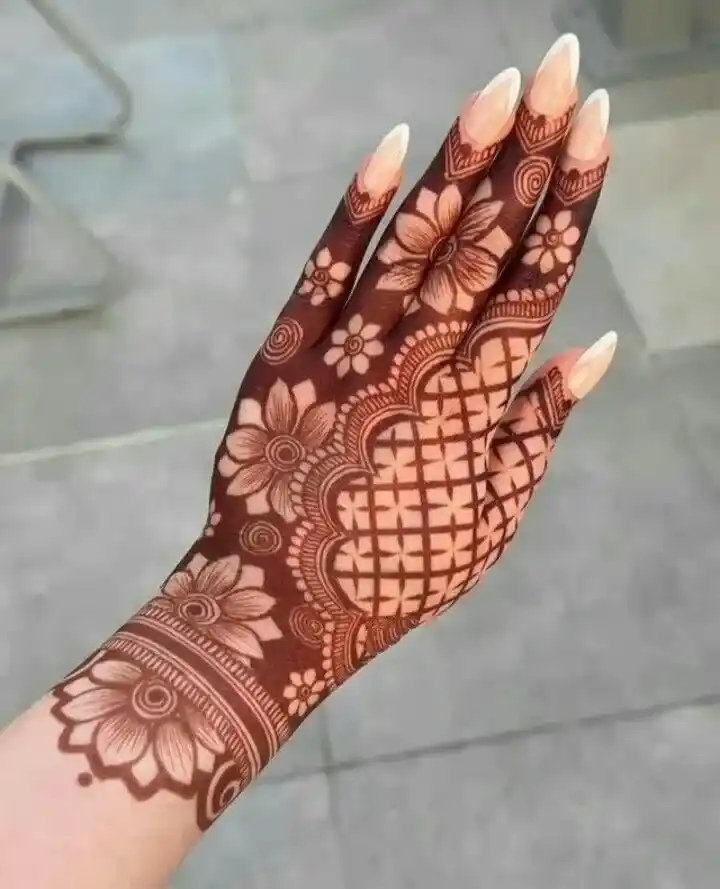 Khafif Mehndi Design