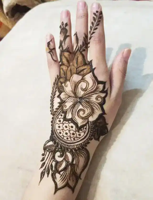 Khafif Mehndi Design