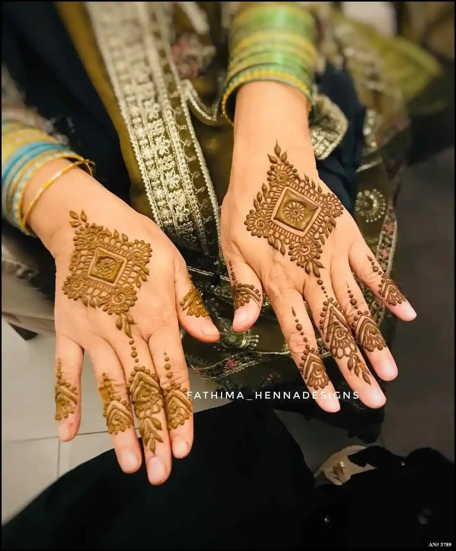 Khafif Mehndi Design