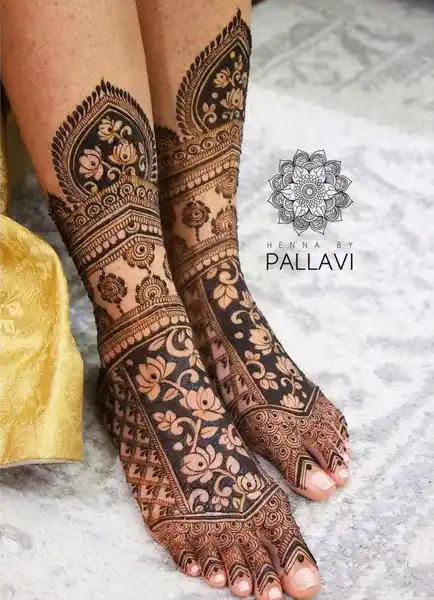 Stylish Foot Mehndi Design