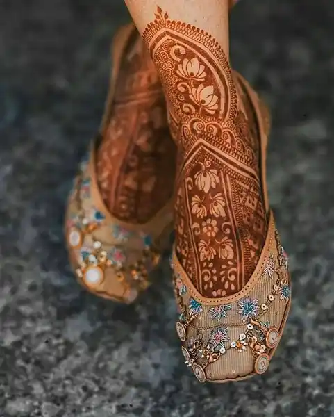 Stylish Foot Mehndi Design